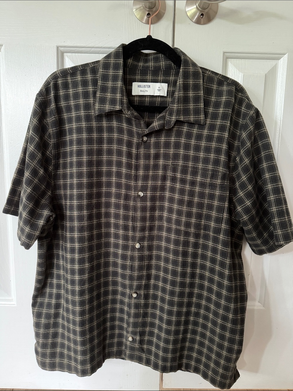 Hollister Gray and Black Plaid Short-Sleeve Button-Down Shirt